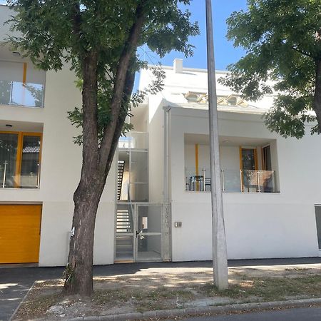 Christy'S House Apartment เดเบรตเซน ภายนอก รูปภาพ