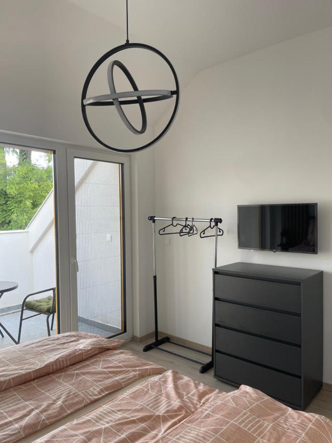 Christy'S House Apartment เดเบรตเซน ภายนอก รูปภาพ